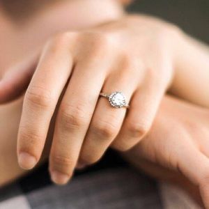 White gold diamond engagement ring